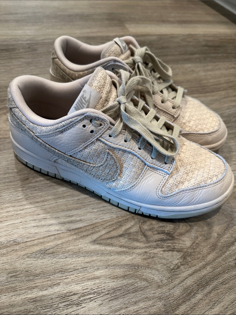 Nike Dunks Sanddrift -low top Sneakers in Beige and Off-White